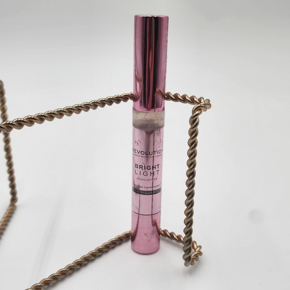 Makeup Revolution Bright Light Highlighter‎ Strobe Champagne 0.1oz Sealed New